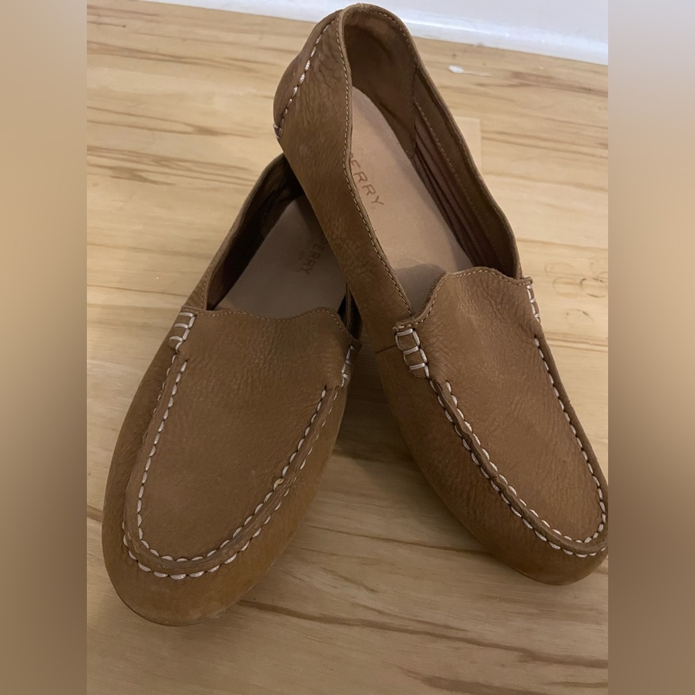 Camel leather Sperry loafers size 8